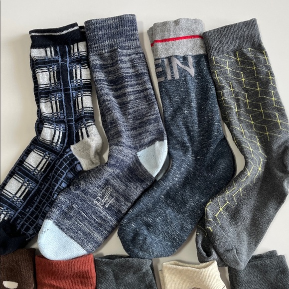 Assorted Men's Socks Collection - Picture 2 of 7